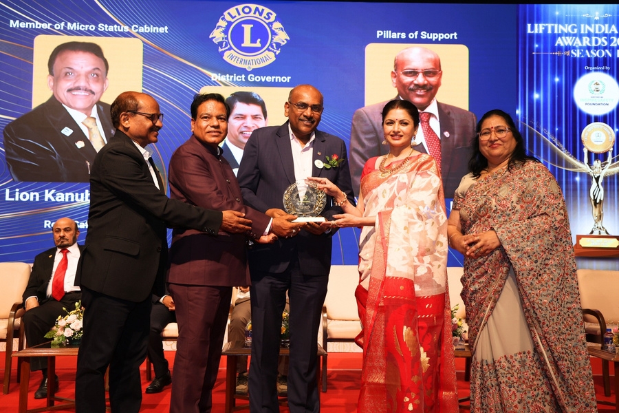 Exhibition floor moment